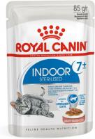 Royal Canin Indoor влажный корм для стерилизованных пожилых кошек, кусочки в соусе